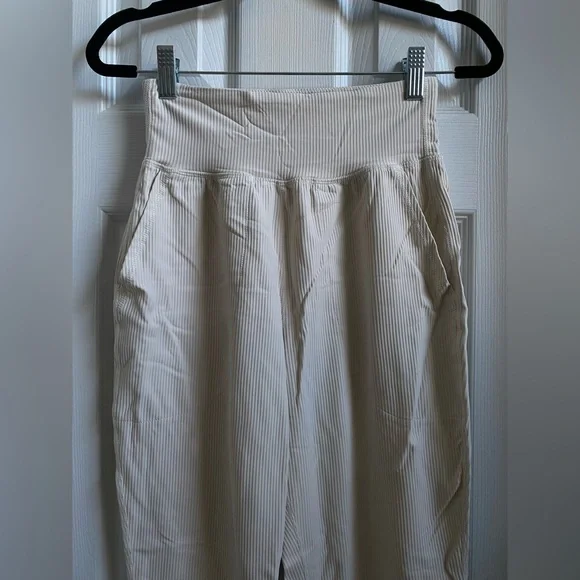 NWOT PowerSoft Set - Seamless Ribbed Sports Bra & High-Waisted 7/8 Joggers - Picture 4 of 13